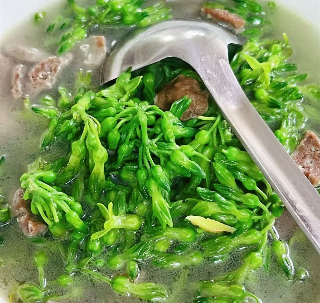 Loại rau rất rẻ đang v&agrave;o m&ugrave;a: Nấu 3 m&oacute;n ngon bổ gan v&agrave; trừ ẩm cho sức khỏe - Ảnh 6.