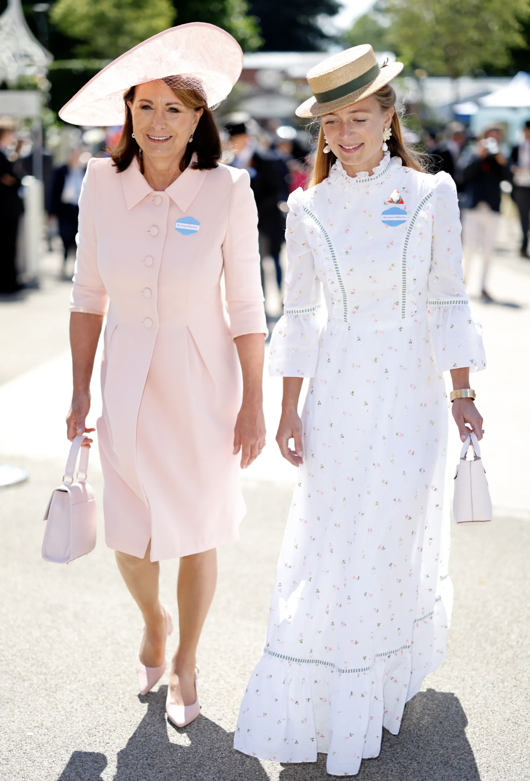 Em d&acirc;u Vương phi Kate tỏa s&aacute;ng với phong c&aacute;ch French Girl tại Wimbledon 2026 - Ảnh 4.
