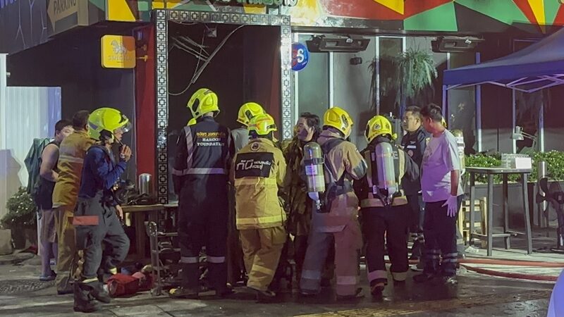 To&agrave;n cảnh vụ ch&aacute;y qu&aacute;n bar khiến 27 người chết ở Th&aacute;i Lan: Nh&acirc;n chứng b&agrave;ng ho&agrave;ng kể lại gi&acirc;y ph&uacute;t hỗn loạn cuối c&ugrave;ng- Ảnh 5.