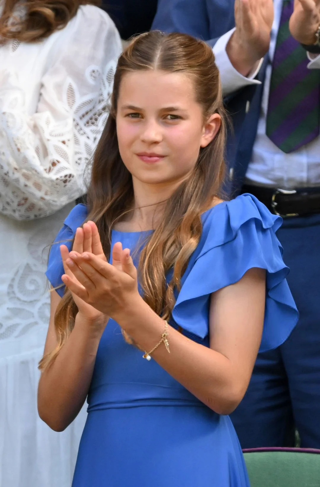 C&ocirc;ng ch&uacute;a Charlotte g&acirc;y ch&uacute; &yacute; với phong c&aacute;ch thời trang v&agrave; trang sức mới tại Wimbledon 2026 - Ảnh 2.