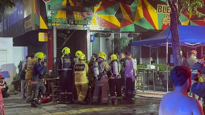 Hiện trường vụ ch&aacute;y qu&aacute;n bar ở Bangkok khiến 27 người thiệt mạng v&agrave;o năm 2026 - Ảnh 2.