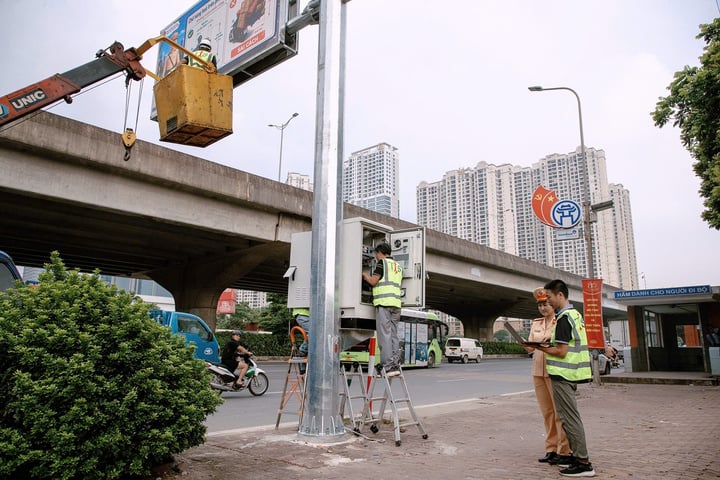 H&agrave; Nội lắp 36 m&agrave;n h&igrave;nh Led cập nhật &ugrave;n tắc , ngập &uacute;ng thời gian thực 2026 - Ảnh 1.