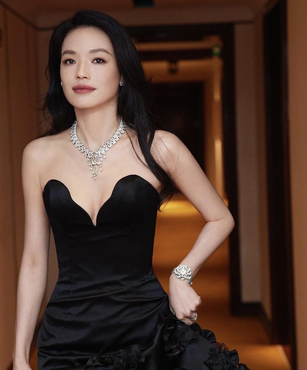 Mỹ nh&acirc;n được v&iacute; trẻ chỉ bằng nửa tuổi thật: Mỗi ng&agrave;y đều uống 3 m&oacute;n nước chống gi&agrave; cực gi&agrave;u collagen, qu&aacute; quen với người Việt- Ảnh 6.