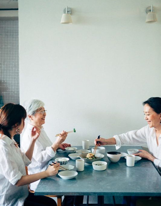 Ngày càng nhiều người nghỉ hưu không còn cố tiết kiệm từng đồng: Xu hướng mới là quản lý dòng tiền để sống an tâm hơn - Ảnh 2.
