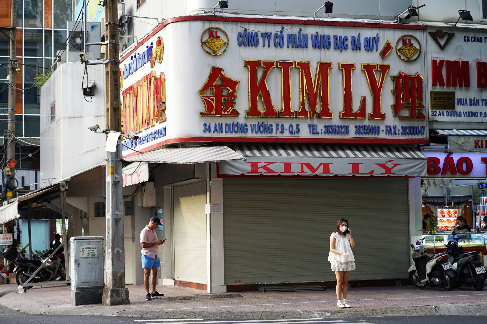 Tiệm v&agrave;ng Ngọc T&acirc;m v&agrave; Kim L&yacute; đ&oacute;ng cửa do bị khởi tố bu&ocirc;n lậu kim cương - Ảnh 2.