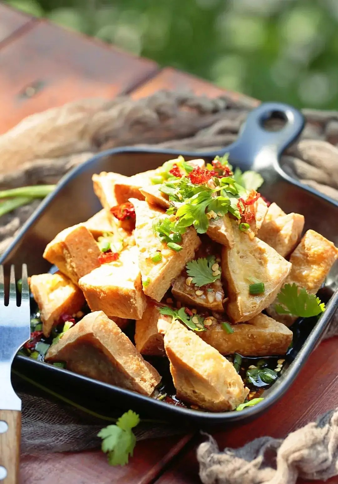 Đậu phụ chiên giòn ngon tuyệt với sốt tỏi ớt Chỉ 15 nghìn đồng - Ảnh 8. Đậu phụ chiên giòn ngon tuyệt với sốt tỏi ớt Chỉ 15 nghìn đồng - Ảnh 8.