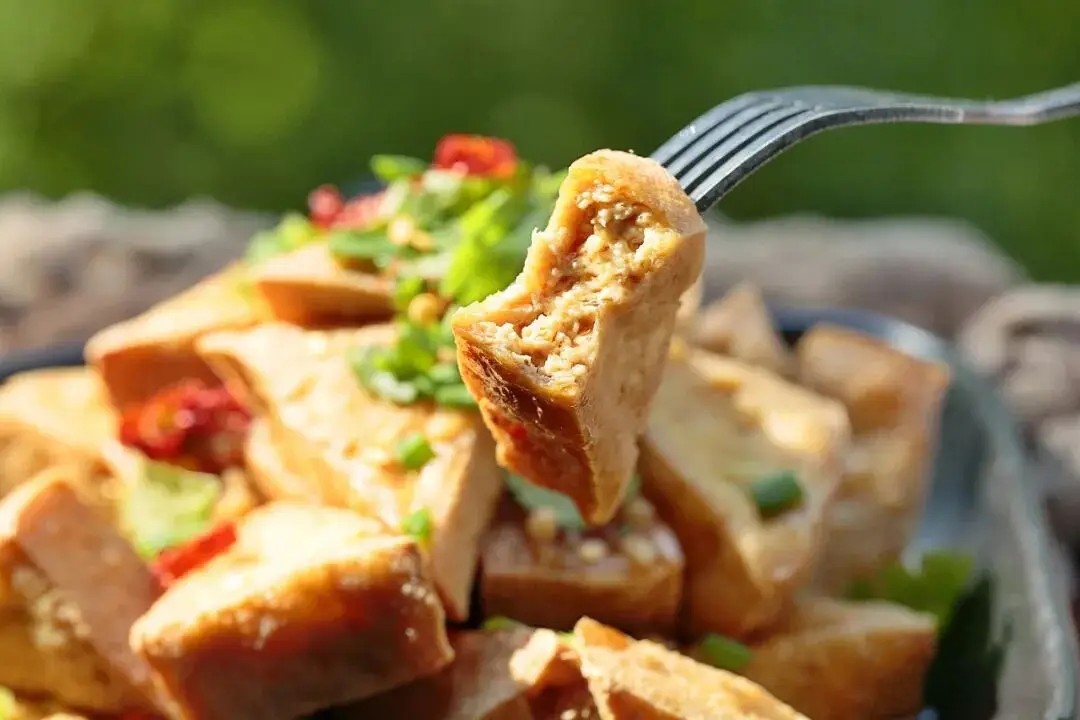 Đậu phụ chiên giòn ngon tuyệt với sốt tỏi ớt Chỉ 15 nghìn đồng - Ảnh 9. Đậu phụ chiên giòn ngon tuyệt với sốt tỏi ớt Chỉ 15 nghìn đồng - Ảnh 9.