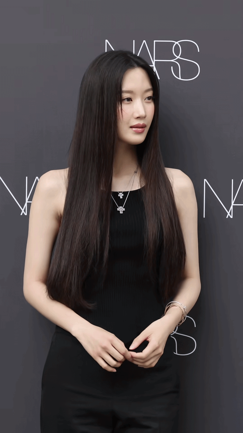 Moon Ga Young lộ diện sau nghi vấn t&igrave;nh cảm với Lee Jong Suk, sắc v&oacute;c bị n&oacute;i 