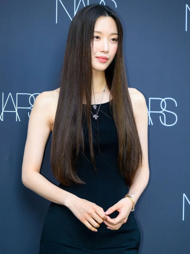 Moon Ga Young lộ diện sau nghi vấn t&igrave;nh cảm với Lee Jong Suk, sắc v&oacute;c bị n&oacute;i 