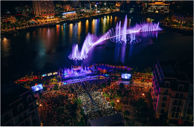 Halo Bay Live Concert: Khi âm nhạc, ánh sáng và nhịp điệu của nước hòa cùng vịnh di sản - Ảnh 1. Halo Bay Live Concert: Khi âm nhạc, ánh sáng và nhịp điệu của nước hòa cùng vịnh di sản - Ảnh 1.