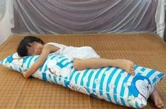Thấy con gái 8 tuổi liên tục kẹp chặt 2 chân, mẹ liền nổi giận mắng mỏ 1 trận để rồi sau đó hối hận vô cùng - Ảnh 2.