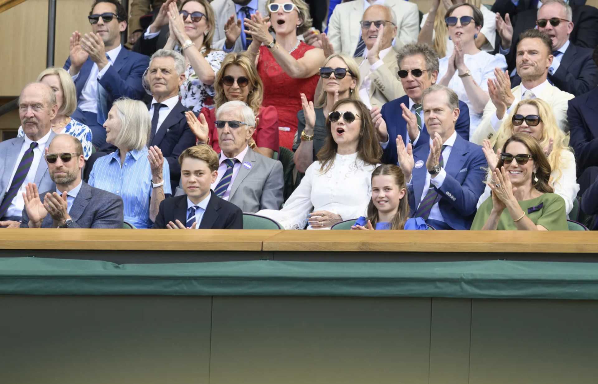 Chiếc v&ograve;ng tay của C&ocirc;ng ch&uacute;a Charlotte ở Wimbledon v&agrave; c&acirc;u chuyện về C&ocirc;ng nương Diana - Ảnh 2.