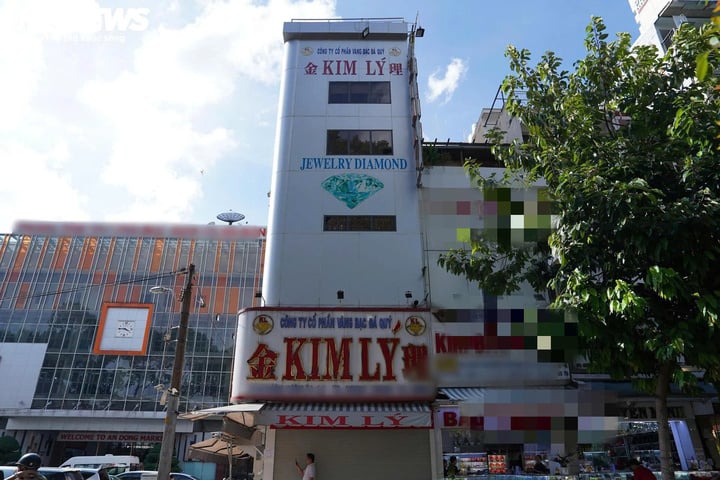 Tiệm v&agrave;ng kim L&yacute; v&agrave; Ngọc Ch&acirc;u &Acirc;u đ&oacute;ng cửa do điều tra bu&ocirc;n lậu kim cương - Ảnh 11.