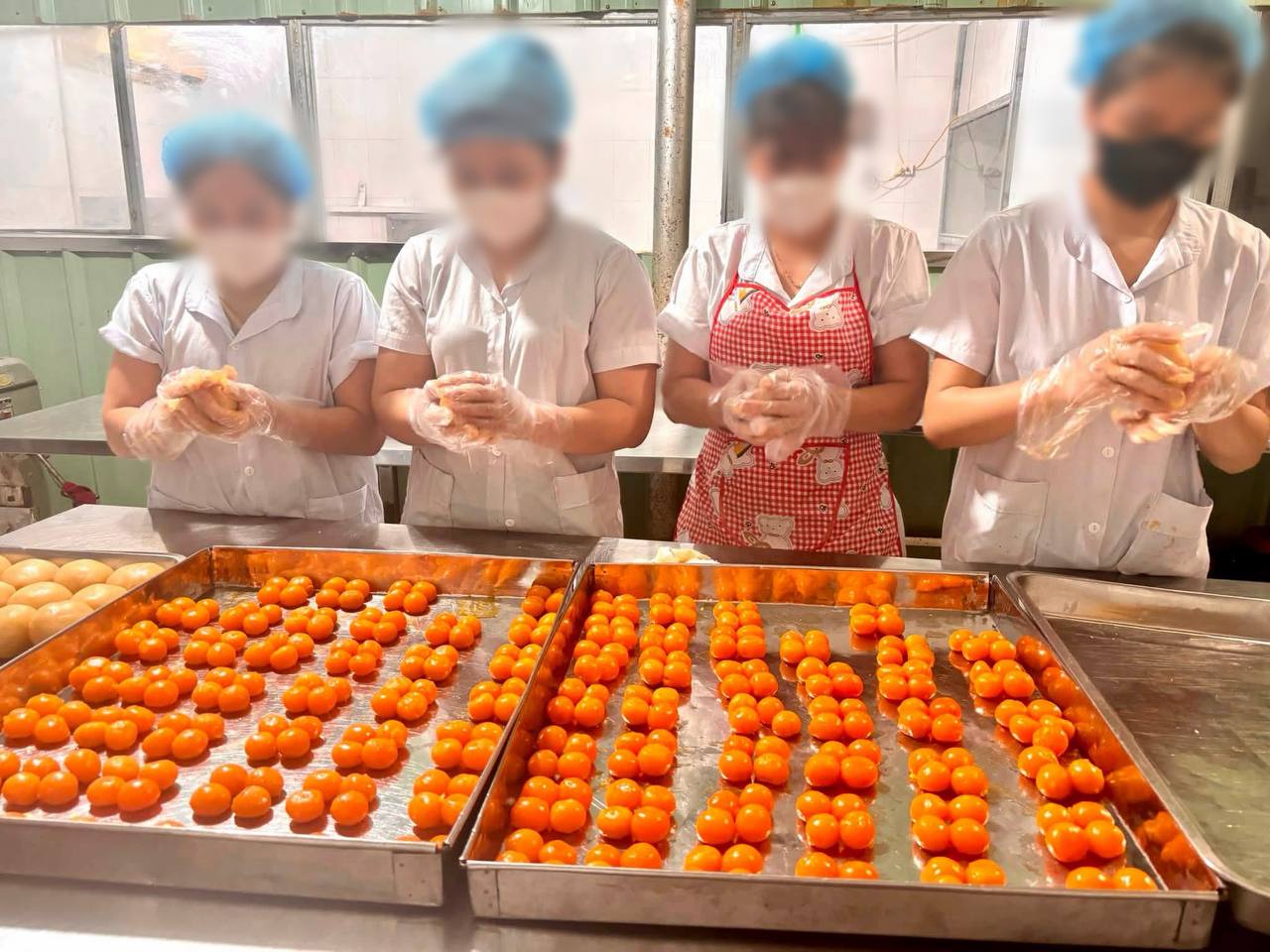 Trực tiếp xưởng b&aacute;nh dẻo 4 trứng: Kh&aacute;m ph&aacute; c&acirc;u chuyện ồn &agrave;o giữa người b&aacute;n v&agrave; nh&agrave; sản xuất - Ảnh 11.