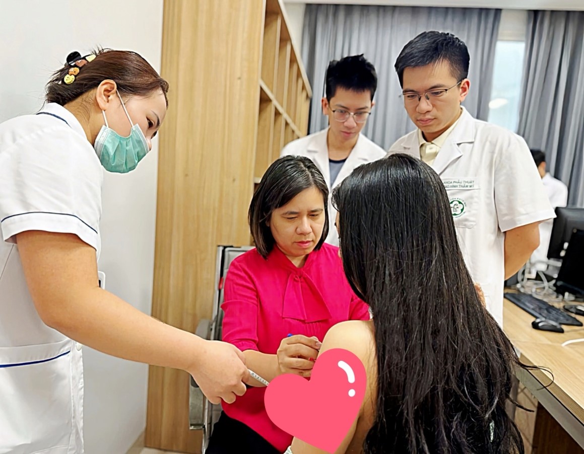 Vượt nửa v&ograve;ng tr&aacute;i đất từ Dubai về Việt Nam: H&agrave;nh tr&igrave;nh t&igrave;m lại 