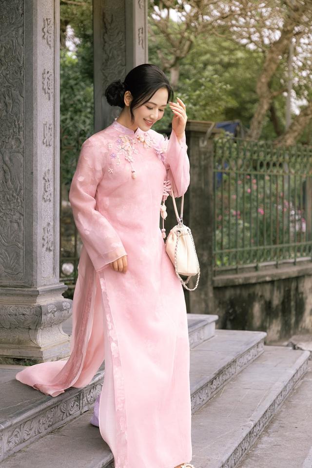 Nữ diễn vi&ecirc;n khiến kh&aacute;n giả 