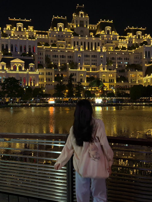 Số phận kỳ lạ của căn biệt thự m&agrave;u trắng 12 tầng giữa v&ugrave;ng qu&ecirc; Q&uacute;y Dương - Ảnh 11.
