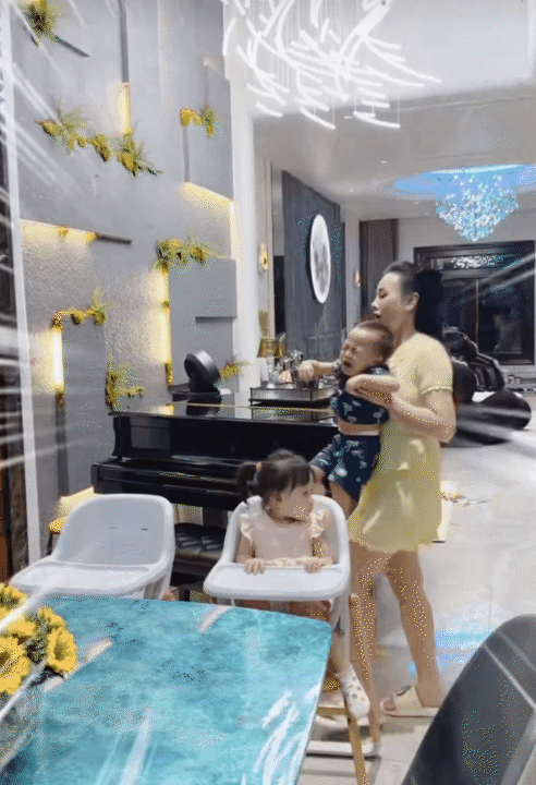 "Ngày sương sương vài lần ăn vạ": Phương Oanh kể chuyện cặp song sinh ở tuổi lên 2 khiến hội bố mẹ bỉm bật cười đồng cảm- Ảnh 7.