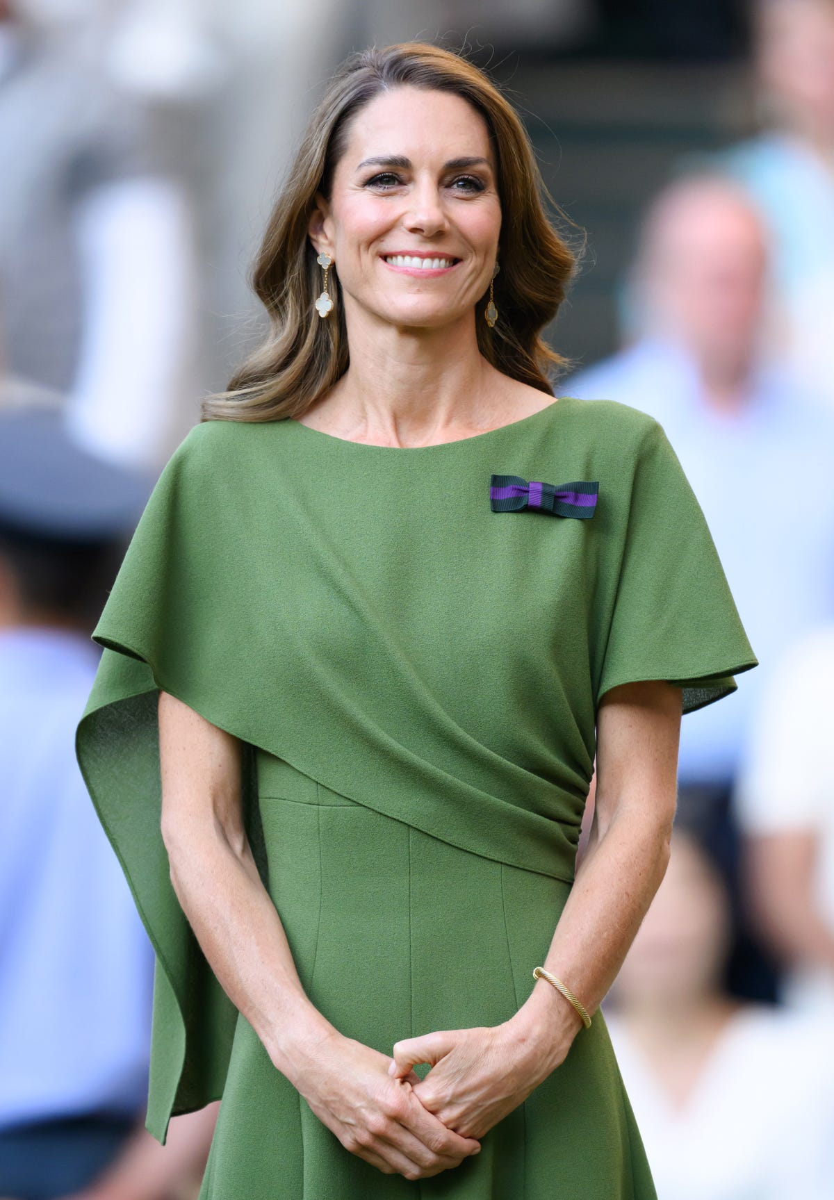 Vương phi Kate và chiếc nơ xanh tím: Biểu tượng đặc quyền Hoàng gia tại Wimbledon 2026 - Ảnh 3. Vương phi Kate và chiếc nơ xanh tím: Biểu tượng đặc quyền Hoàng gia tại Wimbledon 2026 - Ảnh 3.
