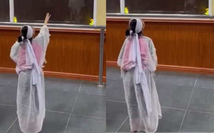 B&eacute; g&aacute;i H&agrave; Nội X&oacute;t xa g&agrave;o kh&oacute;c tiễn mẹ trong vụ tai nạn thương t&acirc;m - Ảnh 1.
