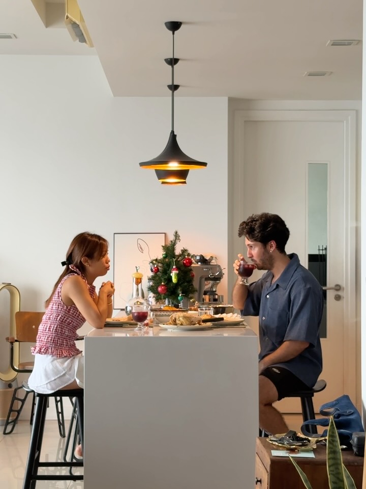 C&acirc;u chuyện t&igrave;nh y&ecirc;u kỳ diệu của Jenn v&agrave; Jon qua bức ảnh cũ g&acirc;y sốt năm 2024 - Ảnh 5.