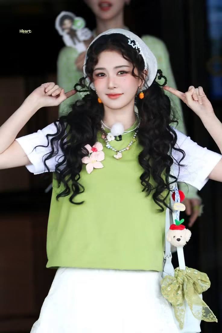 Bạch Lộc nhận chỉ tr&iacute;ch v&igrave; makeup đậm, Chương Nhược Nam cũng bị k&eacute;o v&agrave;o drama- Ảnh 8.