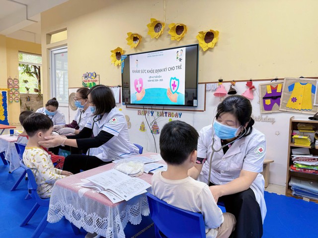 Tất cả trẻ dưới 6 tuổi sẽ được kh&aacute;m sức khỏe miễn ph&iacute; từ th&aacute;ng 7 / 2026 - Ảnh 1.