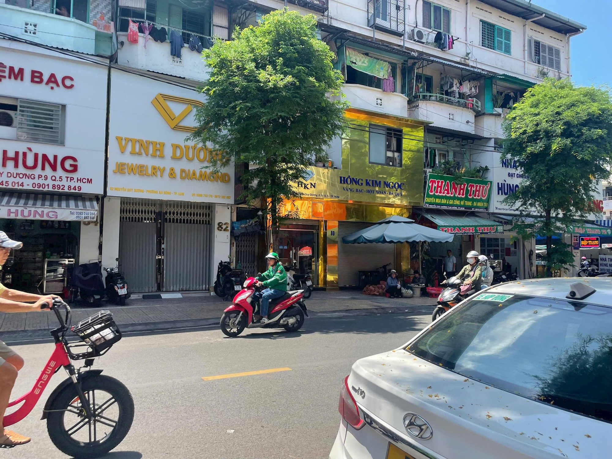 Phố kim cương TP . HCM vắng lặng sau vụ bu&ocirc;n lậu 30 . 000 Vi&ecirc;n kim cương - Ảnh 4.
