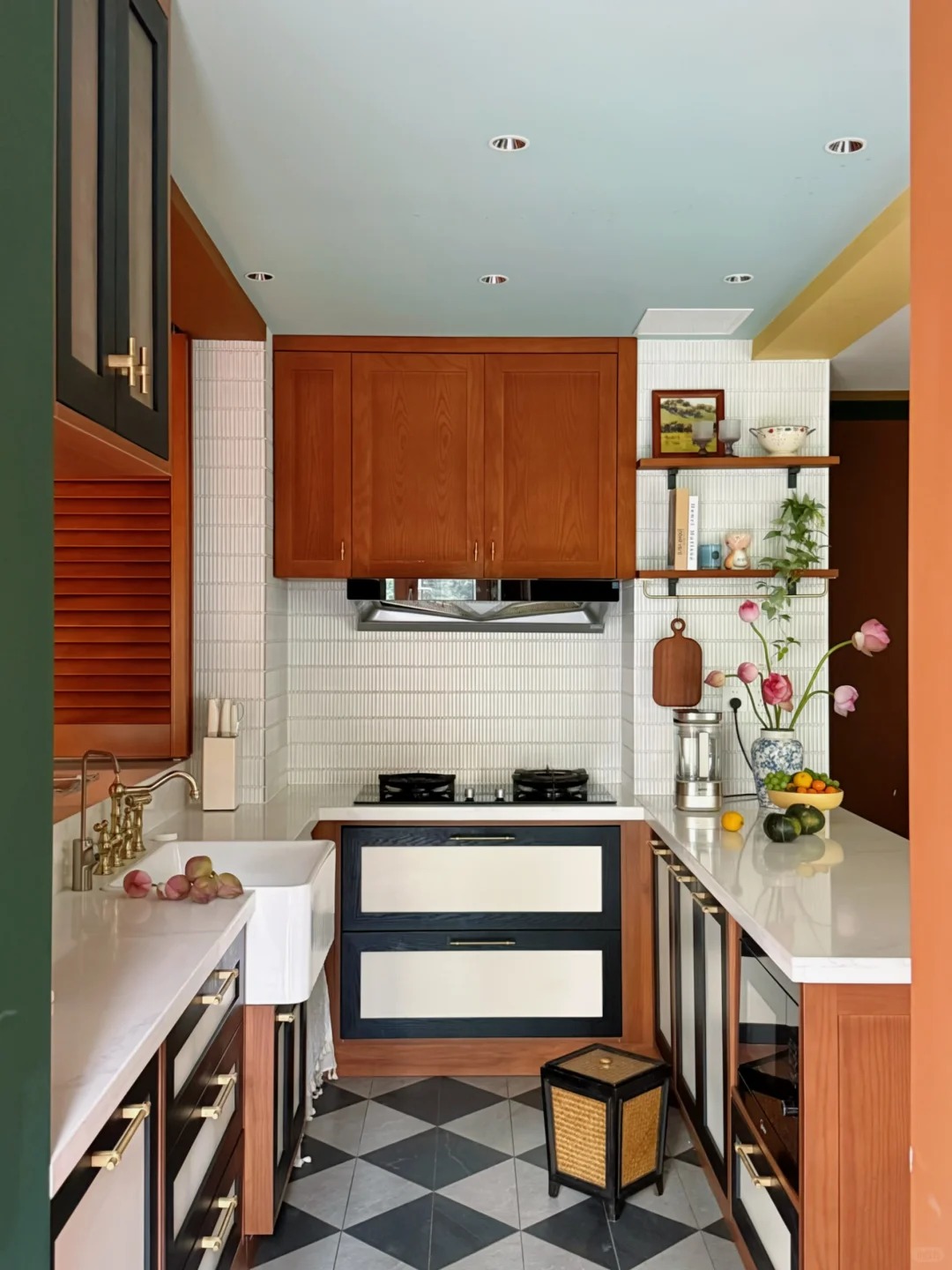 Cải tạo ban c&ocirc;ng 1m&sup2; th&agrave;nh ph&ograve;ng tắm, kh&ocirc;ng đi l&agrave;m vẫn sống rất chill: Cuộc sống khiến nhiều người t&ograve; m&ograve;- Ảnh 9.