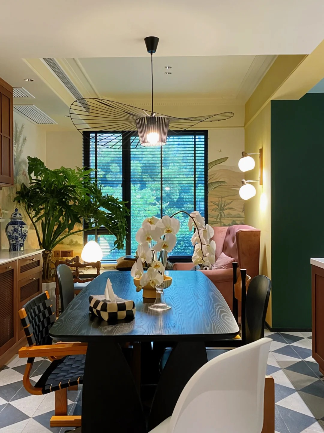 Cải tạo ban c&ocirc;ng 1m&sup2; th&agrave;nh ph&ograve;ng tắm, kh&ocirc;ng đi l&agrave;m vẫn sống rất chill: Cuộc sống khiến nhiều người t&ograve; m&ograve;- Ảnh 8.