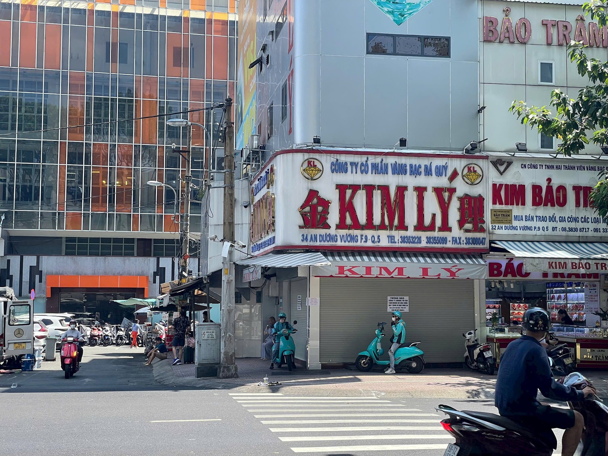 Phố kim cương TP . HCM vắng lặng sau vụ bu&ocirc;n lậu 30 . 000 Vi&ecirc;n kim cương - Ảnh 1.