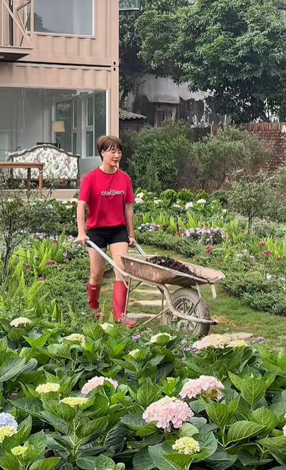Hoàng Kim Ngọc xây nhà container tại trang trại riêng - Ảnh 2. Hoàng Kim Ngọc xây nhà container tại trang trại riêng - Ảnh 2.