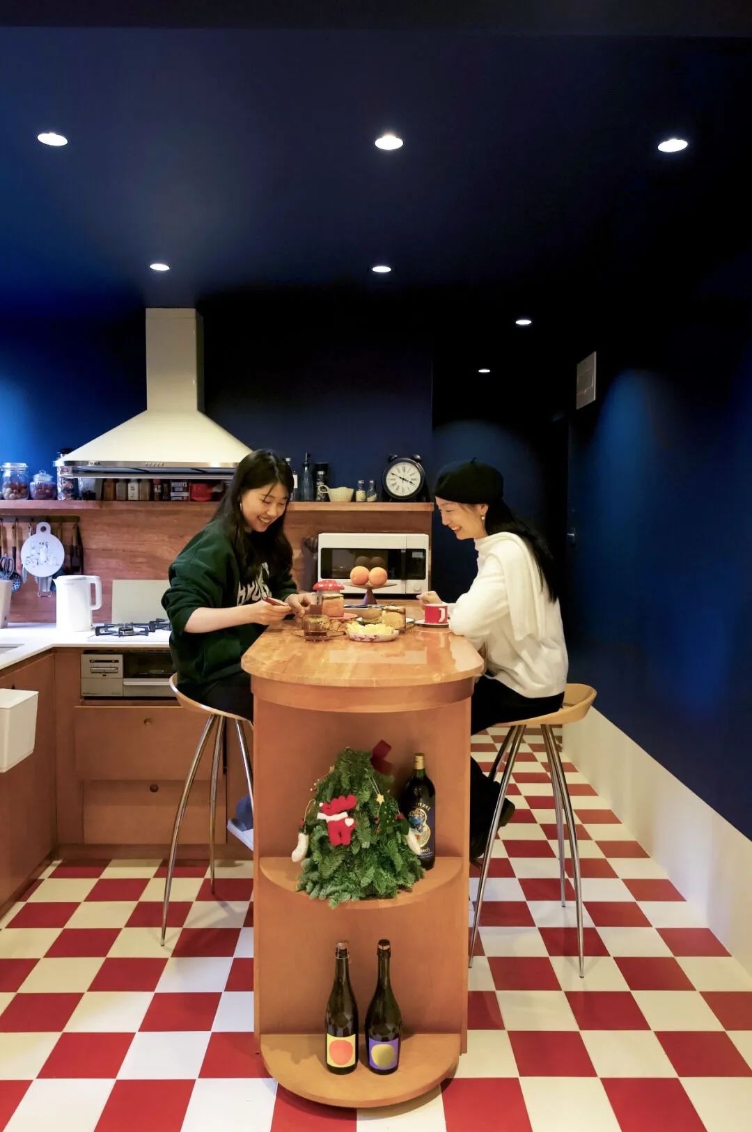 Cô gái 30 tuổi dành cả năm cải tạo căn hộ 50m² và nhận ra: Khi ngôi nhà phản chiếu đúng con người mình, hạnh phúc cũng trở nên giản dị hơn - Ảnh 1.