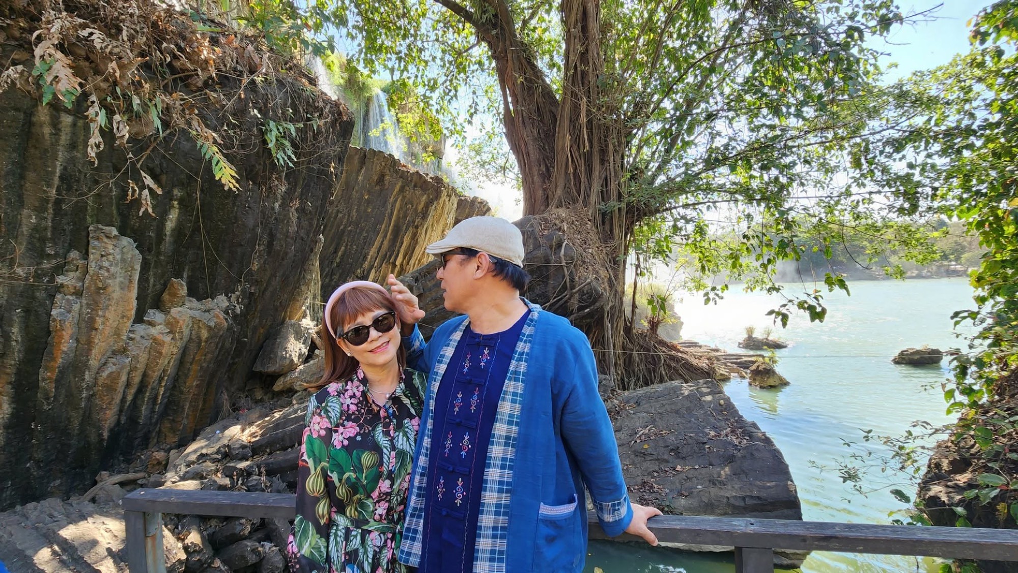 &Ocirc;ng ho&agrave;ng nhạc đỏ đau đớn nhớ vợ: 