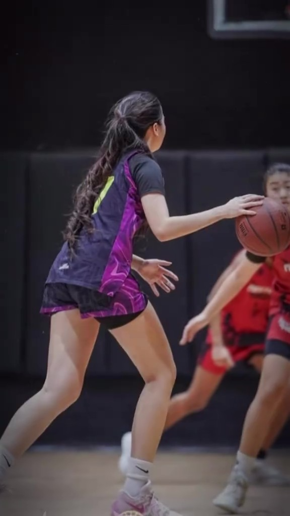 Đôi chân dài của Hạt Dẻ - con gái MC Quyền Linh gây sốt mạng xã hội 2026 - Ảnh 6. Đôi chân dài của Hạt Dẻ - con gái MC Quyền Linh gây sốt mạng xã hội 2026 - Ảnh 6.