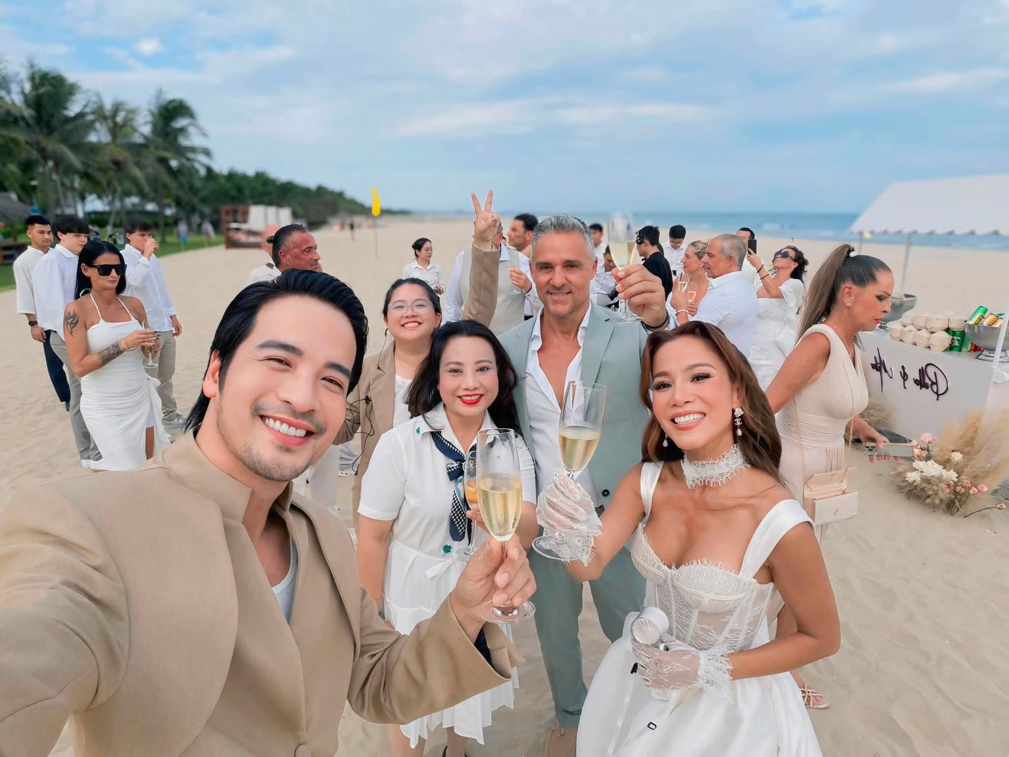 Nữ diễn vi&ecirc;n Việt n&oacute;ng bỏng l&agrave; mẹ đơn th&acirc;n cưới lần 3, chồng mới l&agrave; đại gia ch&acirc;u &Acirc;u hơn 17 tuổi- Ảnh 1.