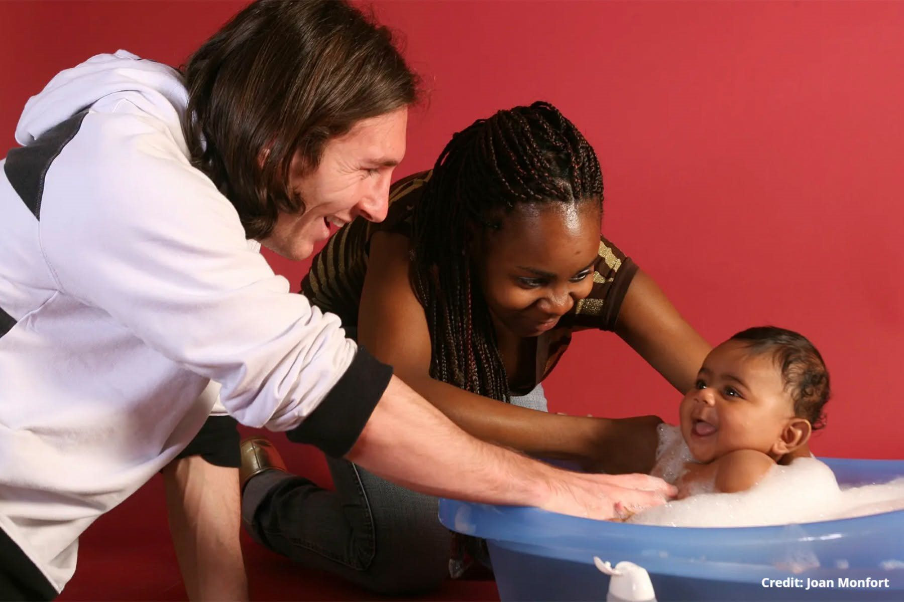 UNICEF khẳng định bức ảnh Messi tắm cho Yamal từ năm 2007 Ho&agrave;n to&agrave;n c&oacute; thật - Ảnh 1.