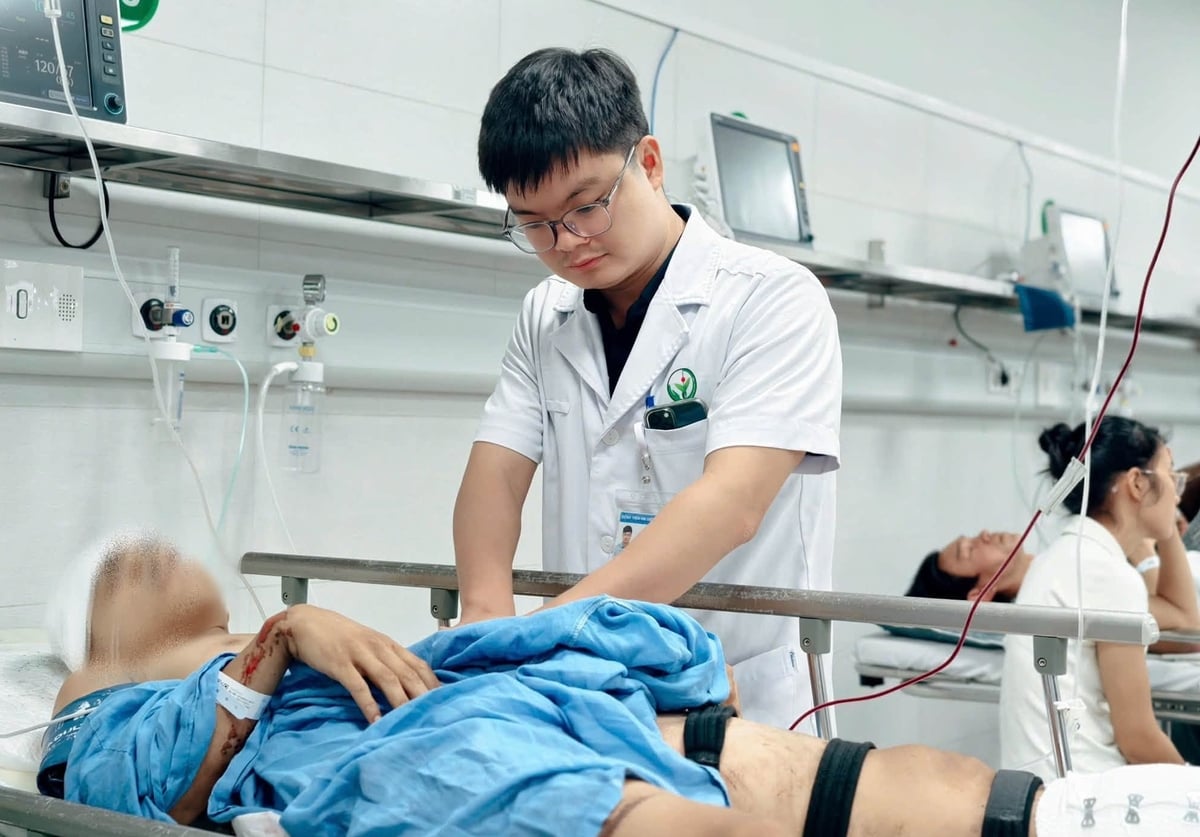 Bộ Y tế hỏa tốc chỉ đạo cứu nạn vụ xe kh&aacute;ch lao khỏi cao tốc l&uacute;c nửa đ&ecirc;m - Ảnh 2.