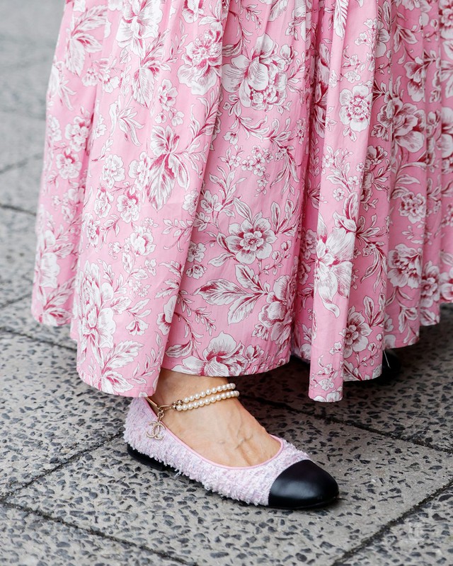 Gi&agrave;y của nh&agrave; gi&agrave;u nhưng ai cũng săn l&ugrave;ng: Chanel Ballet Flats trở th&agrave;nh Birkin của mọi b&agrave;n ch&acirc;n- Ảnh 7.