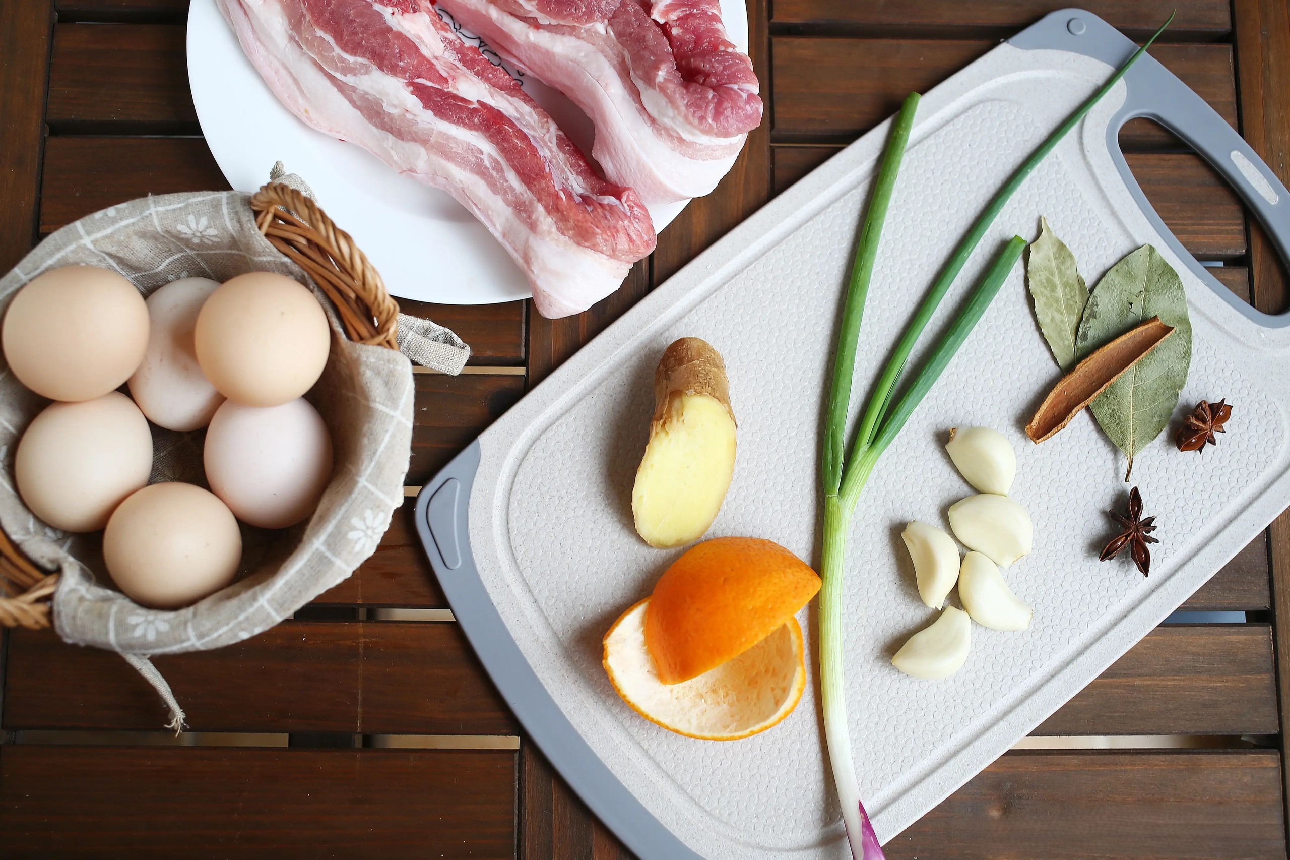 Đừng kho t&agrave;u hay đem chi&ecirc;n nướng nữa, thịt ba chỉ nấu thế n&agrave;y ngon hơn nhiều - Ảnh 2.