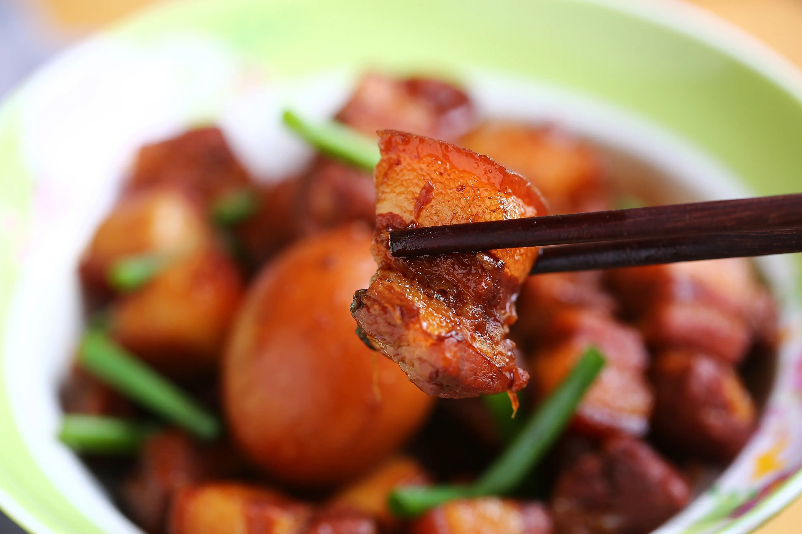 Đừng kho t&agrave;u hay đem chi&ecirc;n nướng nữa, thịt ba chỉ nấu thế n&agrave;y ngon hơn nhiều - Ảnh 1.