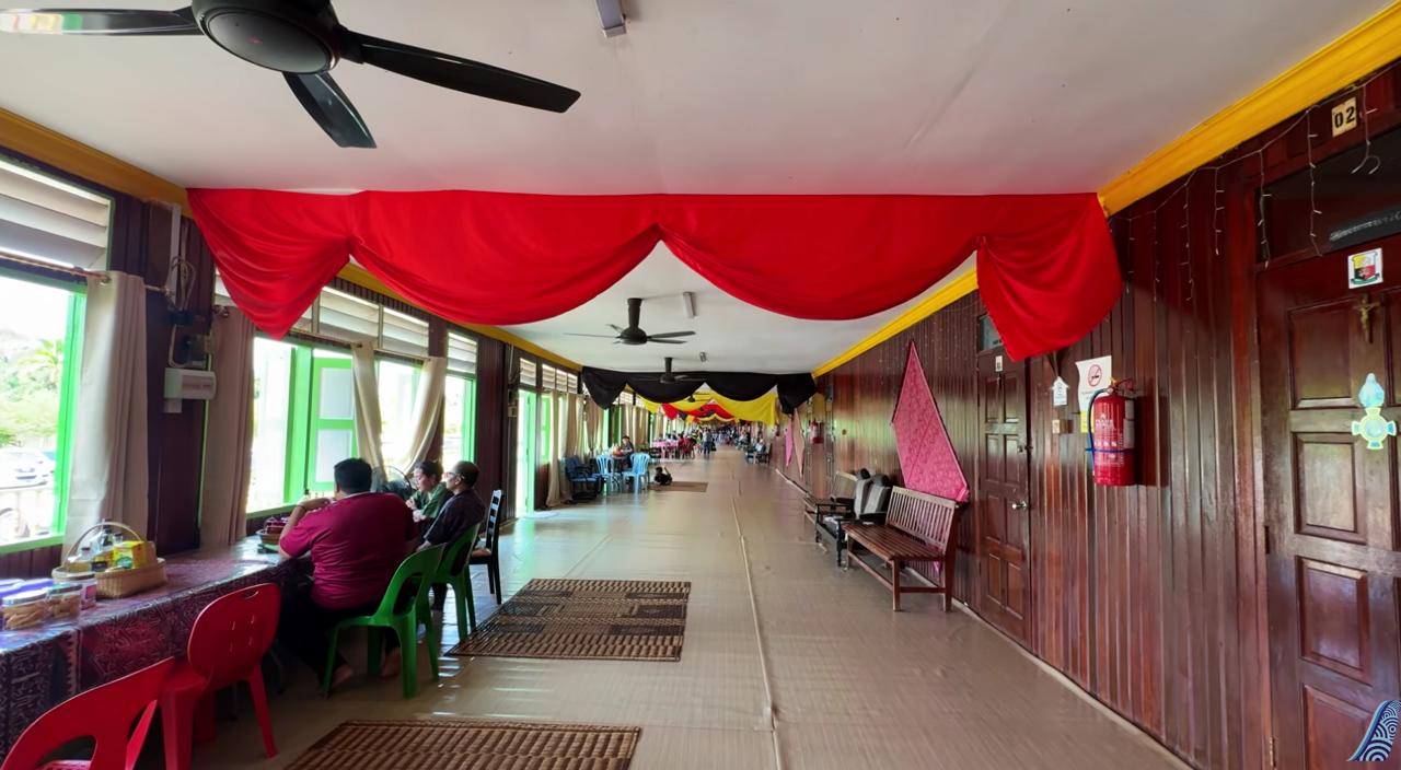 Ng&ocirc;i nh&agrave; d&agrave;i 250m ở Sarawak: Nơi 780 người chung sống v&agrave; nối d&agrave;i truyền thống - Ảnh 5.