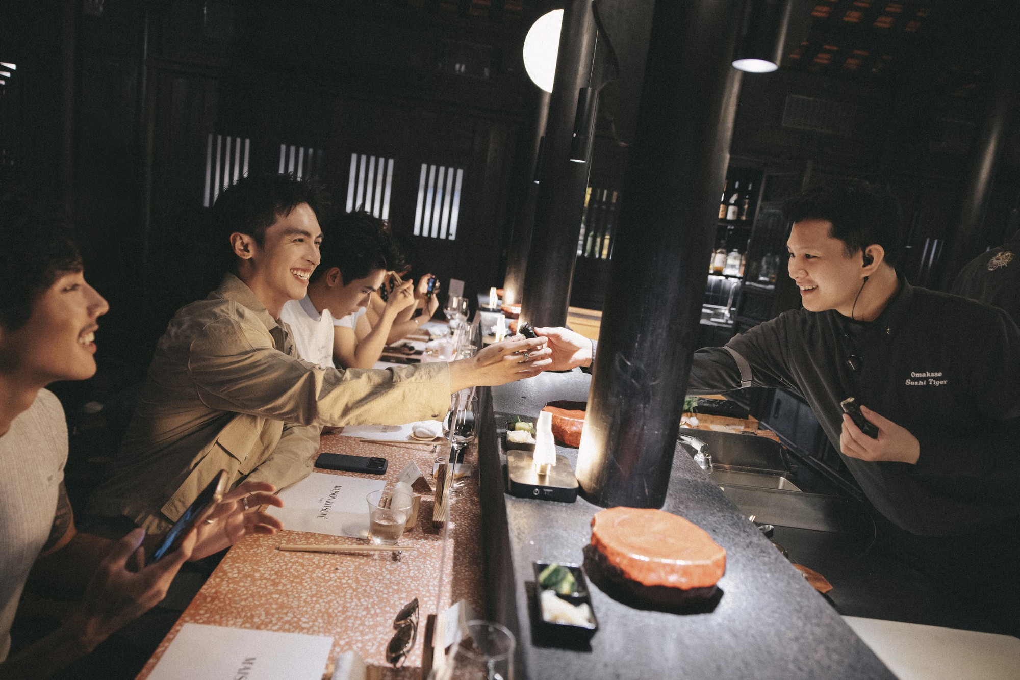 Omakase c&ugrave;ng Maison Kitsun&eacute;: Nh&agrave; c&aacute;o ra mắt BST mới c&ugrave;ng d&agrave;n KOLs đ&igrave;nh đ&aacute;m - Ảnh 13.