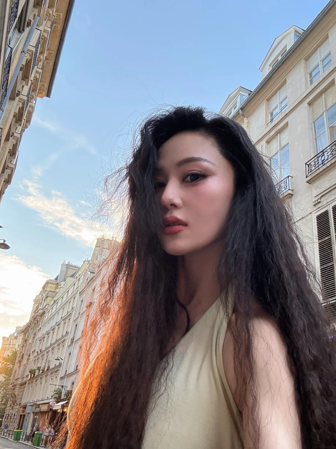 Trương Hinh Dư tỏa sáng với khoảnh khắc đẹp như phim trong Chiếc váy xanh nhạt - Ảnh 9. Trương Hinh Dư tỏa sáng với khoảnh khắc đẹp như phim trong Chiếc váy xanh nhạt - Ảnh 9.