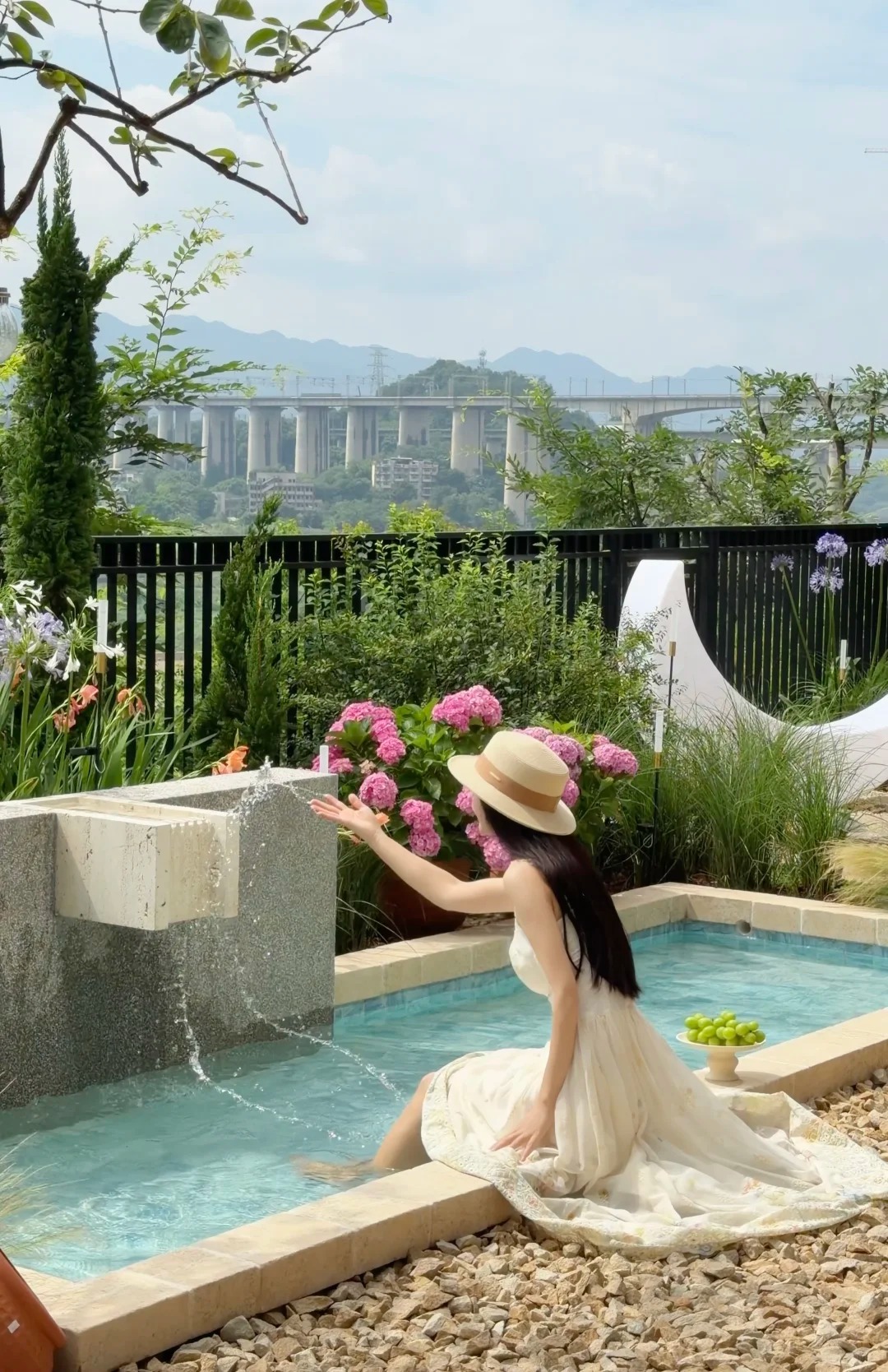 Cải tạo nh&agrave; cửa th&agrave;nh kh&aacute;ch sạn nghỉ dưỡng: Cuộc sống đ&aacute;ng ghen tị của Shi Qing - Ảnh 14.