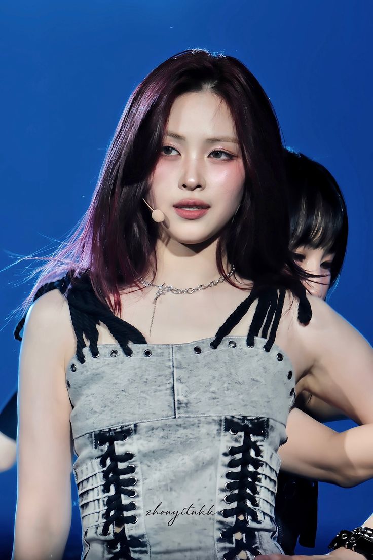 37 triệu người ph&aacute;t hoảng khi nữ ca sĩ v&ocirc; tư l&agrave;m điều &ldquo;nhạy cảm&rdquo; giữa concert- Ảnh 4.