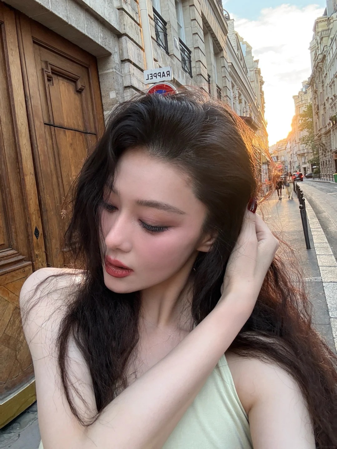 Trương Hinh Dư tỏa sáng với khoảnh khắc đẹp như phim trong Chiếc váy xanh nhạt - Ảnh 12. Trương Hinh Dư tỏa sáng với khoảnh khắc đẹp như phim trong Chiếc váy xanh nhạt - Ảnh 12.