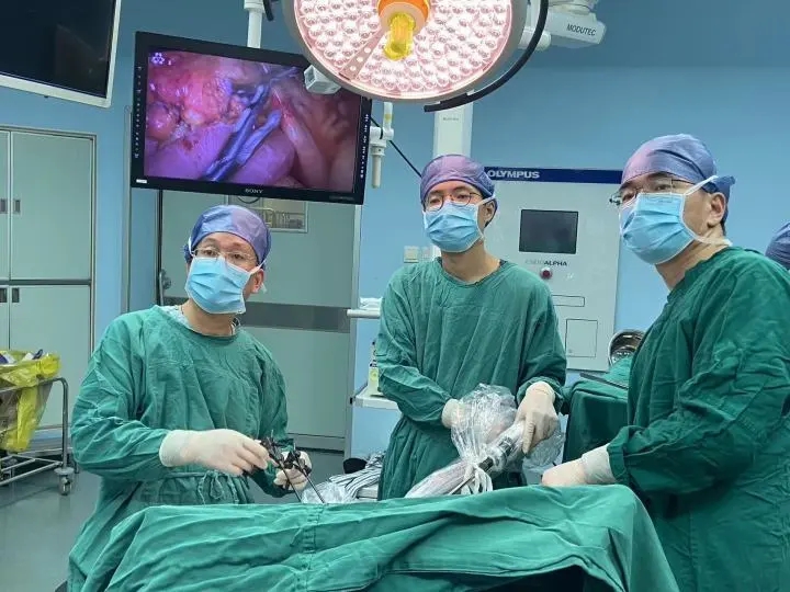 Ch&agrave;ng trai 28 tuổi mắc ung thư đại trực tr&agrave;ng v&igrave; ăn m&oacute;n thịt 