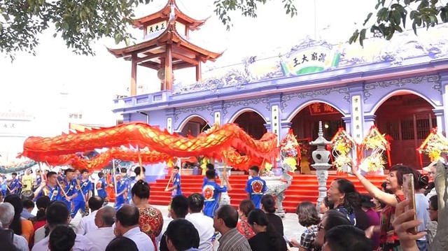 Cảnh b&aacute;o du kh&aacute;ch tại đền ch&ugrave;a Lạng Sơn: Thao t&aacute;c gian lận v&eacute; tham quan - Ảnh 7.