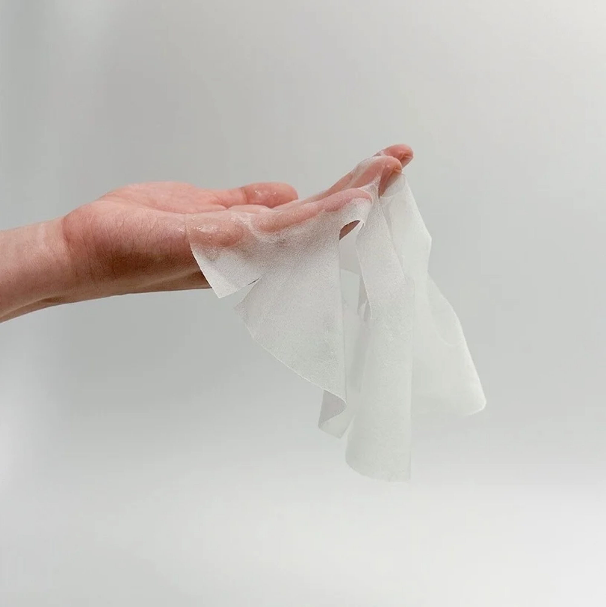 Đắp mặt nạ xong có cần rửa lại không? 3 nguyên tắc nhiều người bỏ qua khiến da mãi không